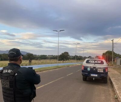 Imagem da notícia Homem é preso após ameaçar moradores com faca e tentar incendiar galpão em Alcinópolis